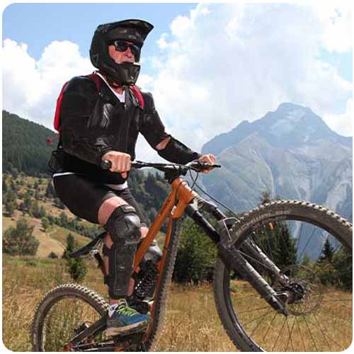 Mountain bike rider with a cambox